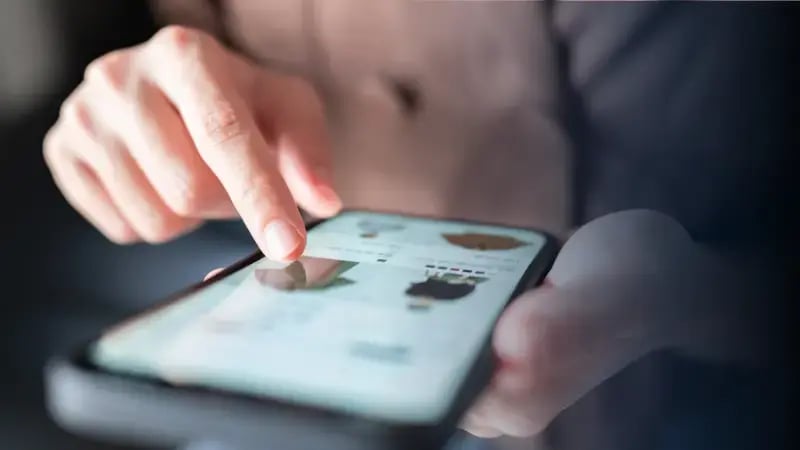 Person shopping online with gift card selection from full choice catalog at Giftbit.